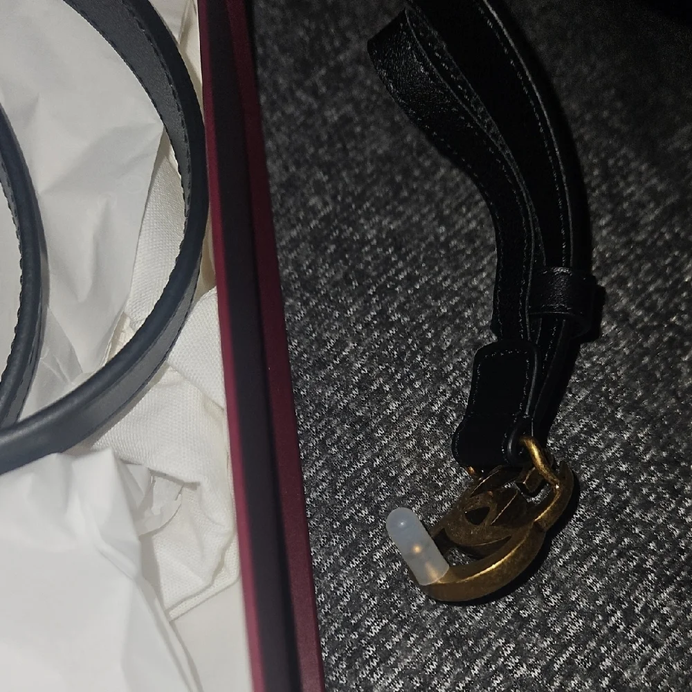 Gucci Black Leather Belt with Gold Accent - Picture 2 of 5